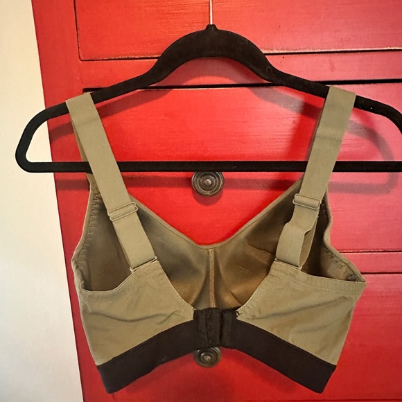 EUC Natori Sports Bra, 34G - Picture 2 of 4